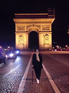 Di depan Triumpal Arch saat menuju Moulin Rouge