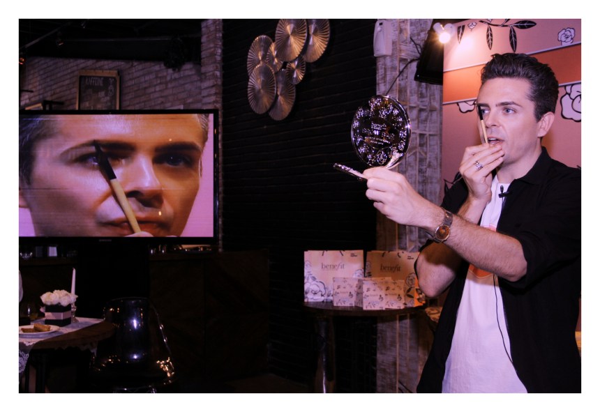 Jared Bailey: Tiga Langkah Membentuk Alis Secara Sempurna 