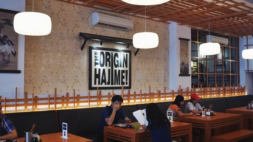 Para pengunjung di Hajime Ramen House